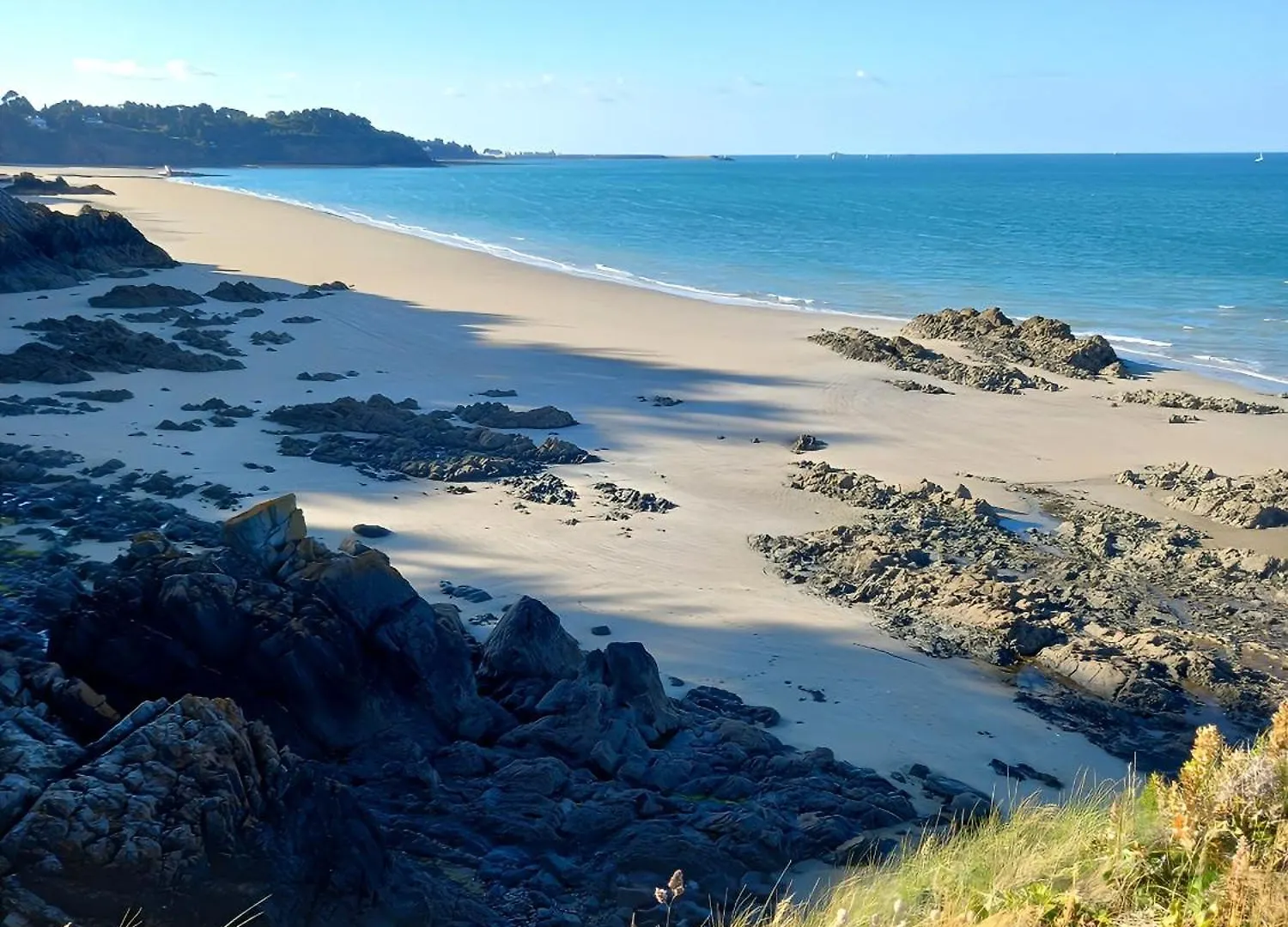 Les Falaises, En Plein Coeur De Binic France